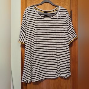Women's W5 NWT black and white striped top